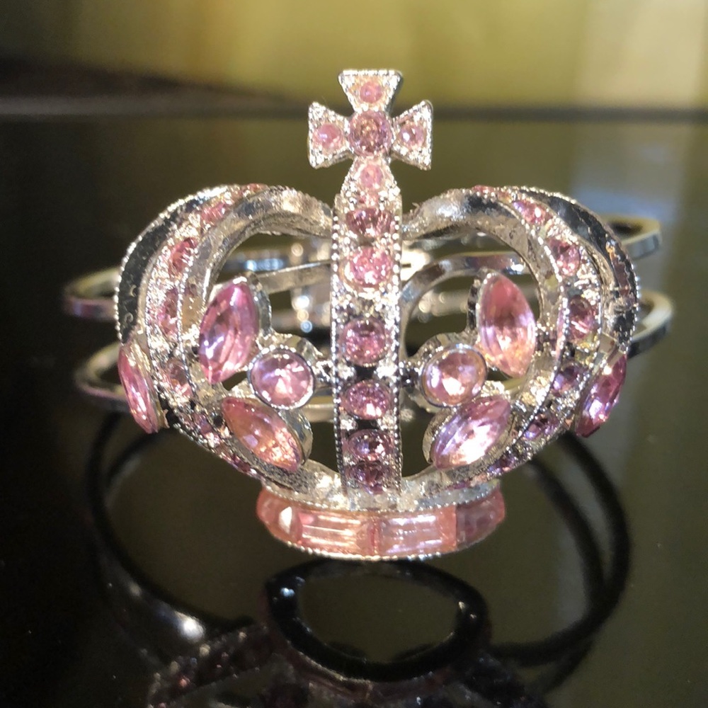Beautiful pink rhinestone 👑 crown 👑 bracelet.